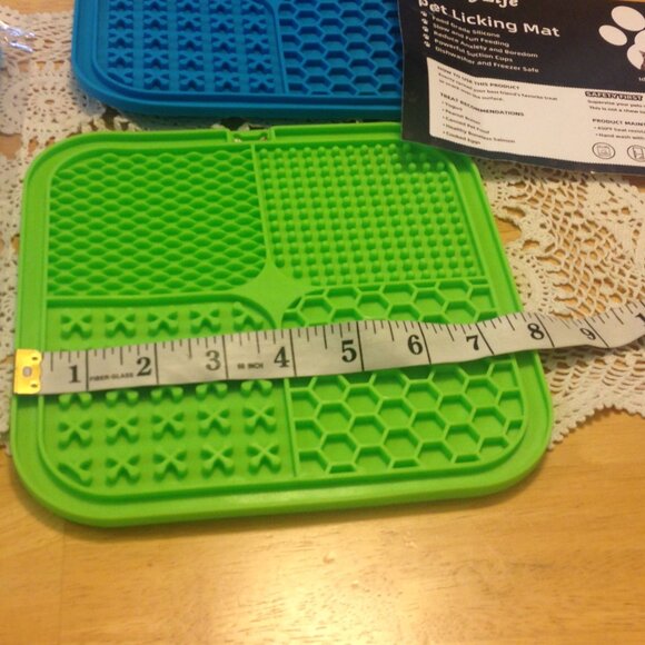 Suction cup hold licking mats for dogs, new - Picture 4 of 5